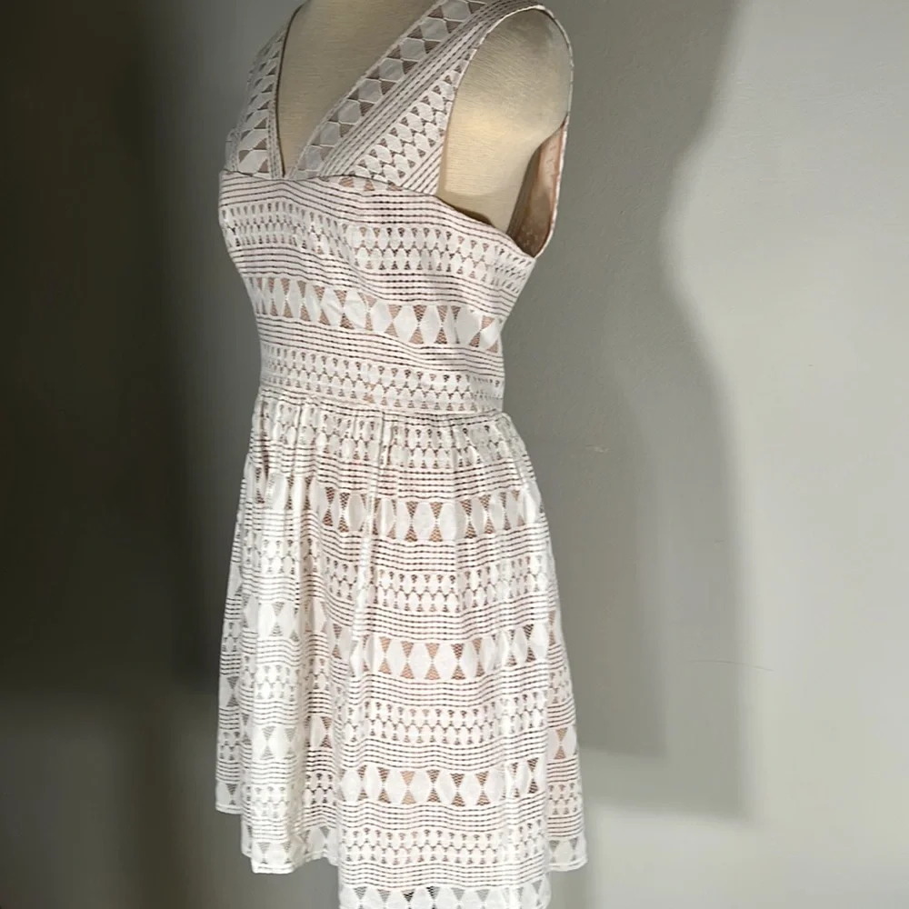 BCBG MAXAZARIA Dress Sz 4 - Picture 4 of 7